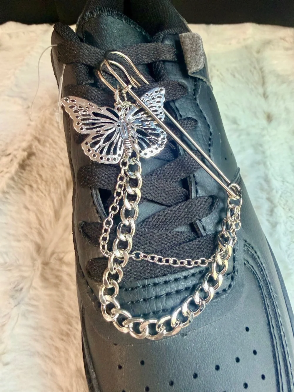 Berness Black Low-Top Sneakers With A Silver Butterfly Chain - Picture 1 of 9